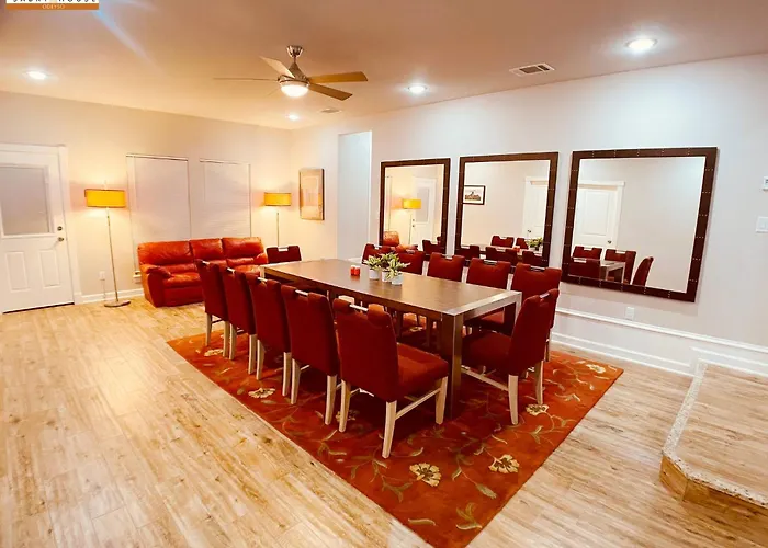 Wow 5br Sleeps 14 For Large Team Events Holiday home *