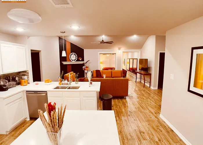 Wow 5br Sleeps 14 For Large Team Events Holiday home *