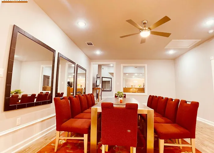 Wow 5br Sleeps 14 For Large Team Events Holiday home