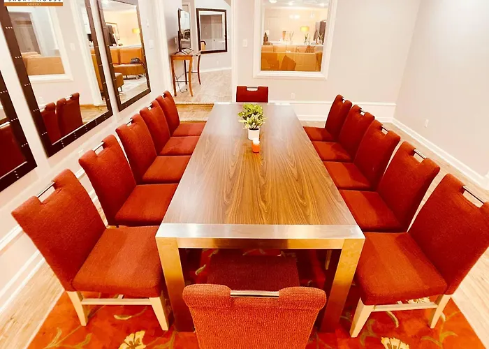 Wow 5br Sleeps 14 For Large Team Events Holiday home